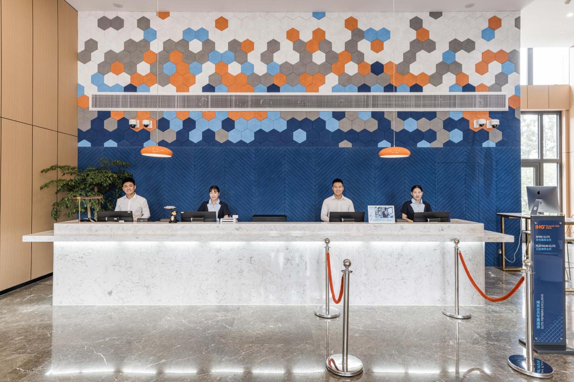 Holiday Inn Express Shanghai Pudong Chuansha, An Ihg Hotel Eksteriør bilde